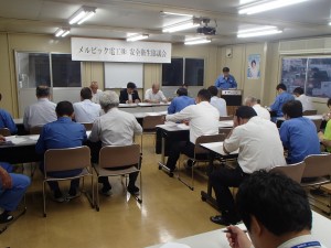 薬師神安全委員長の司会